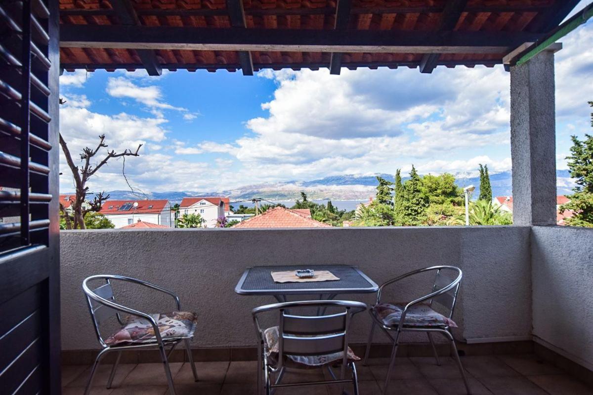 Apartments Derado Supetar Εξωτερικό φωτογραφία