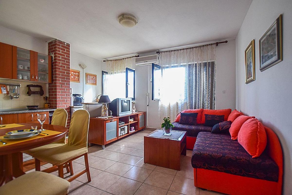 Apartments Derado Supetar Εξωτερικό φωτογραφία