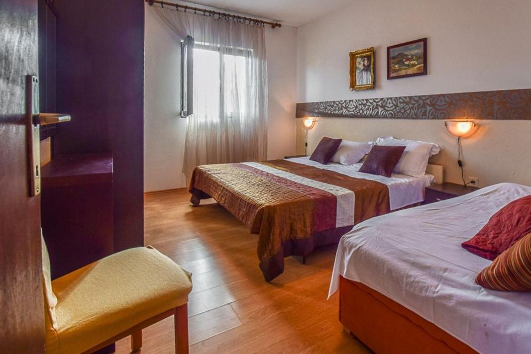 Apartments Derado Supetar Εξωτερικό φωτογραφία