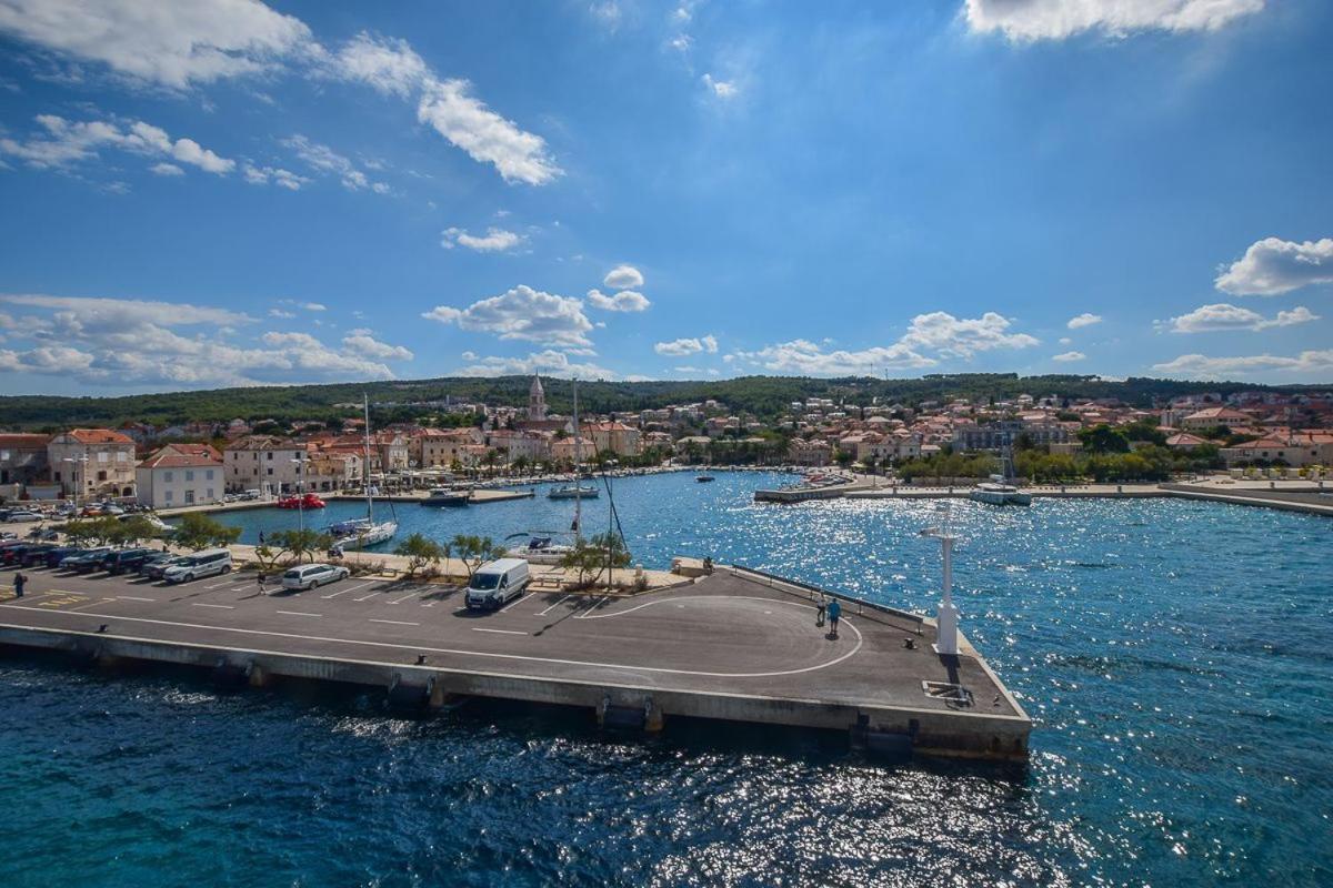 Apartments Derado Supetar Εξωτερικό φωτογραφία