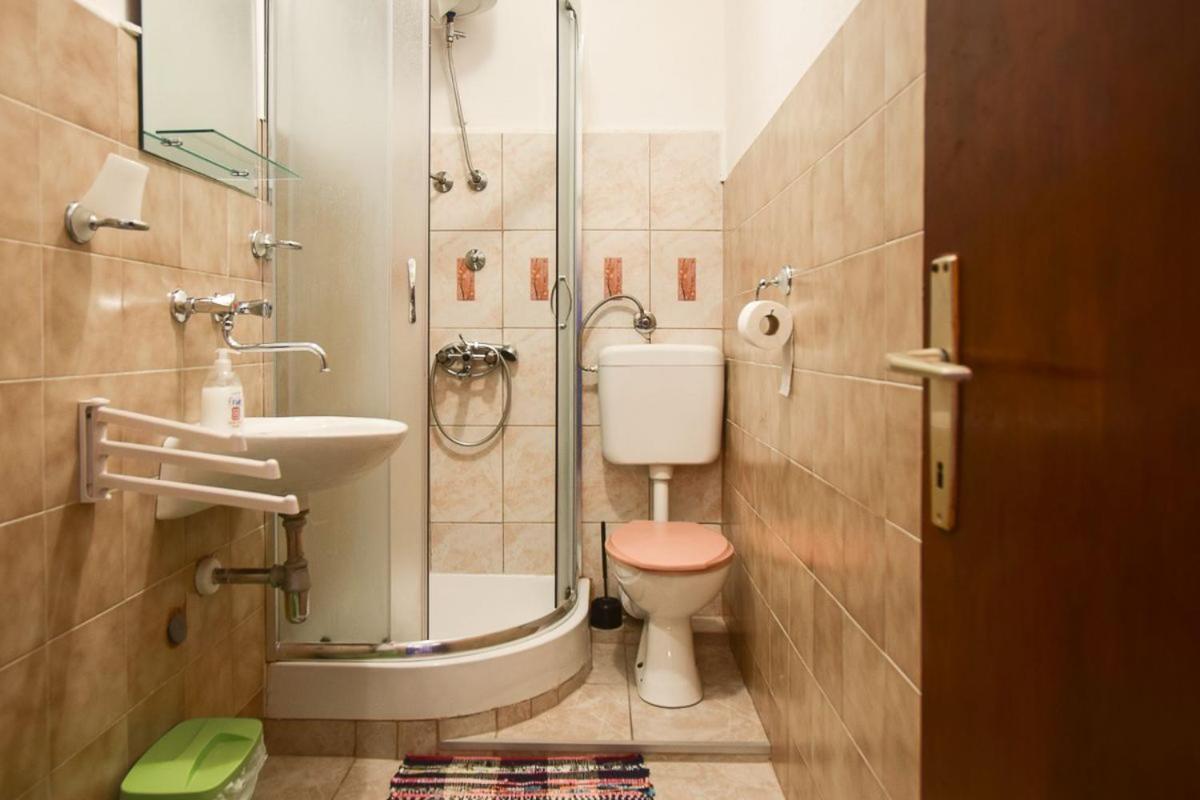 Apartments Derado Supetar Εξωτερικό φωτογραφία